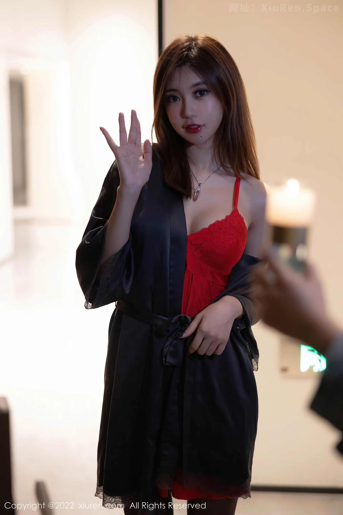 图片[6]-[XiuRen秀人网] VOL.5671 女神绮里嘉ula心愿旅拍性感红色睡裙配超薄黑丝妩媚诱惑写真51P-秀人网官方网站